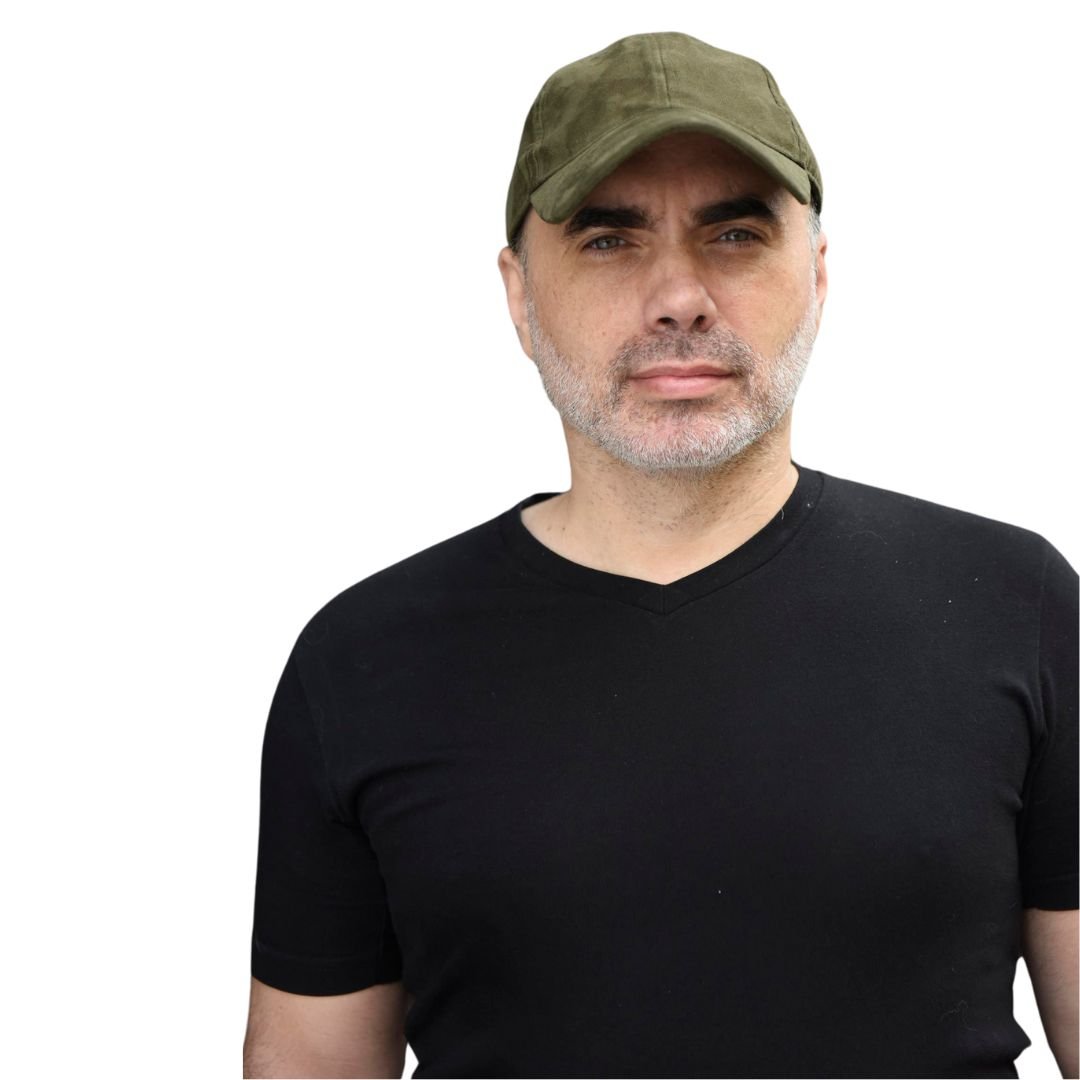 Retrato con gorra verde